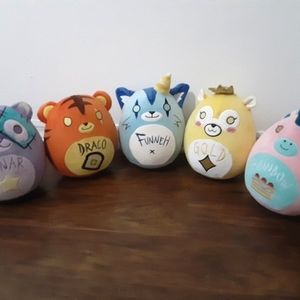 5 plushies